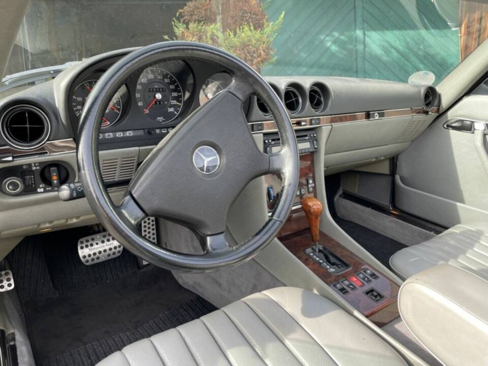 Immagine 29/56 di Mercedes-Benz 500 SL (1985)