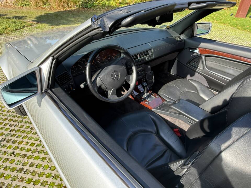 Image 25/29 de Mercedes-Benz SL 280 (1996)
