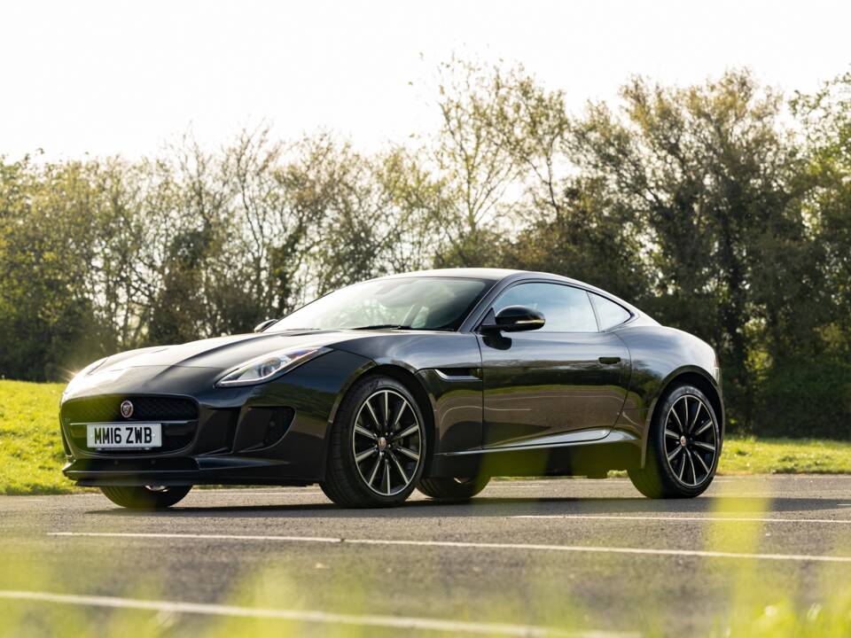 Image 10/45 of Jaguar F-Type (2016)