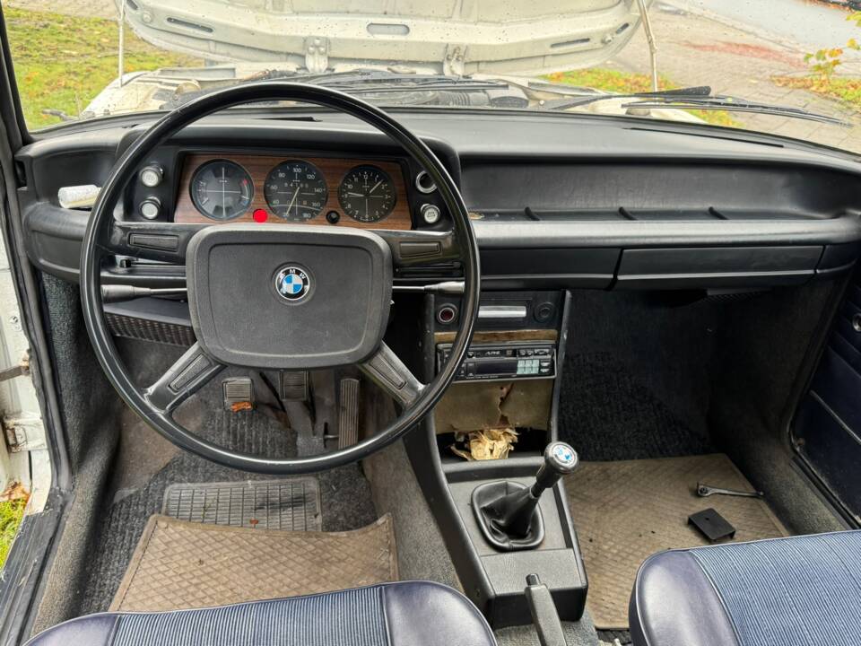 Bild 16/17 von BMW 1502 (1976)