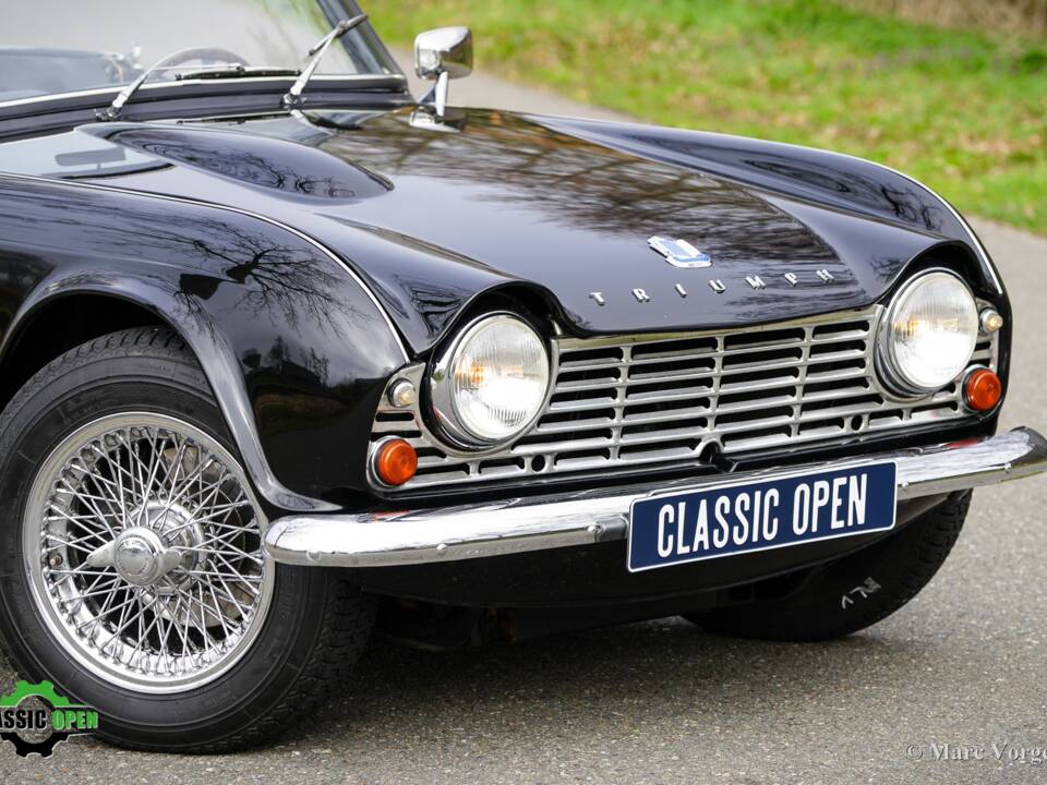 Image 22/37 of Triumph TR 4 (1965)