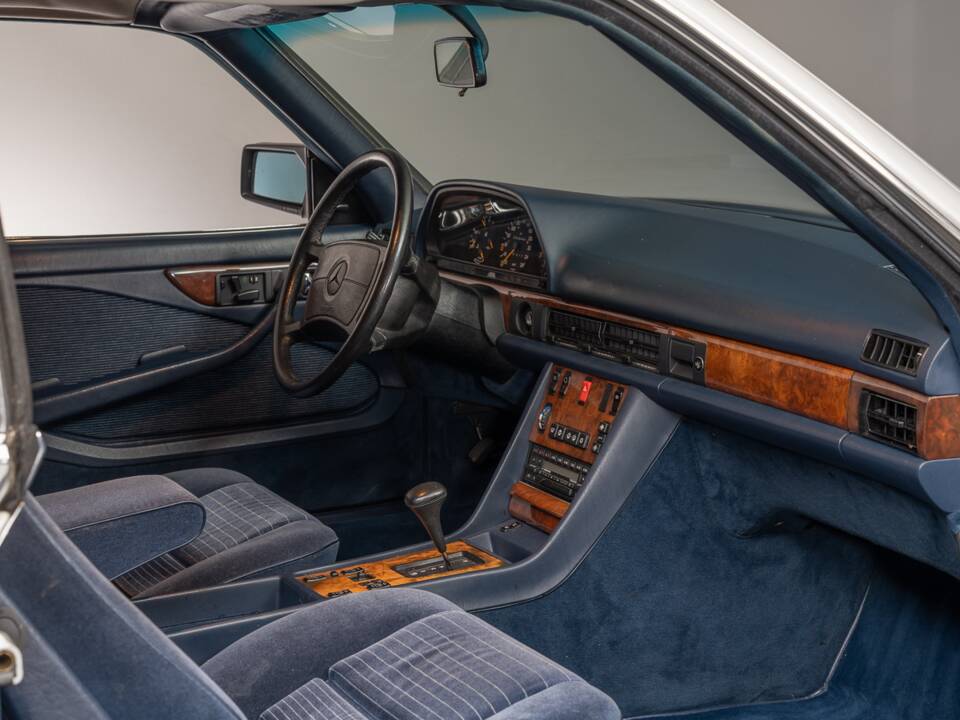 Bild 23/35 von Mercedes-Benz 560 SEC (1988)