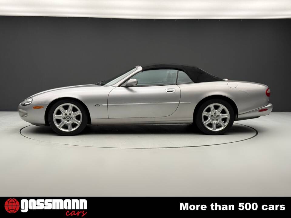 Image 4/15 of Jaguar XK8 4.0 (2000)