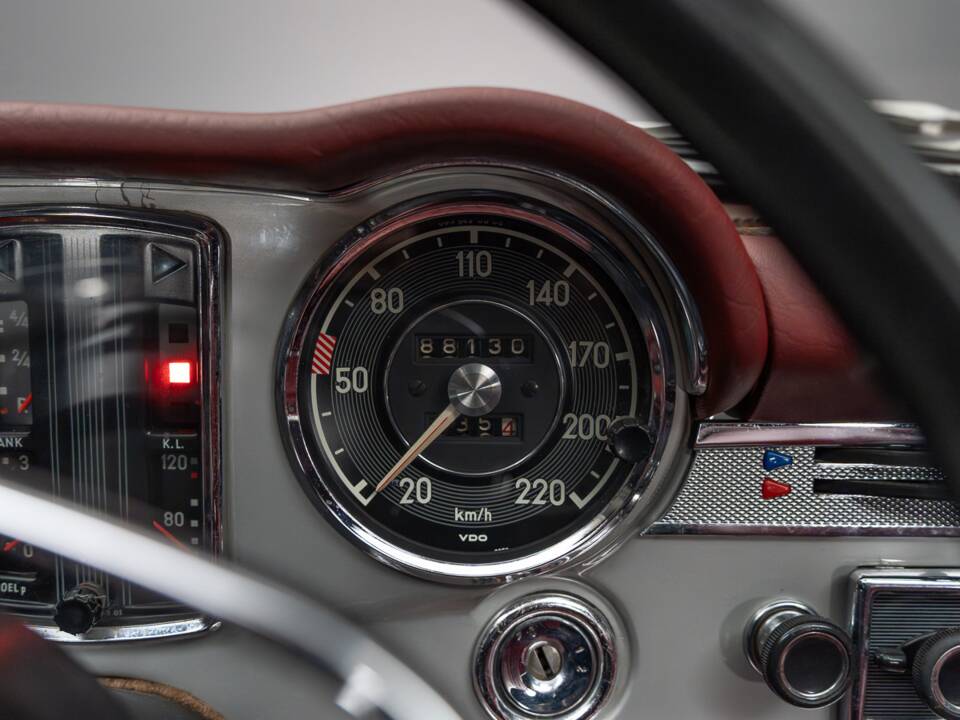 Bild 38/44 von Mercedes-Benz 280 SL (1970)