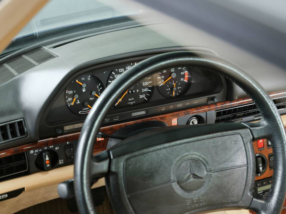Image 12/39 of Mercedes-Benz 560 SEC (1990)
