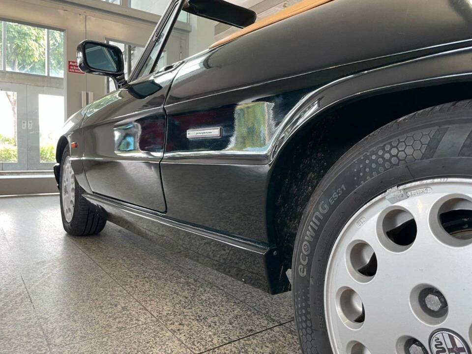 Immagine 15/18 di Alfa Romeo 2.0 Spider (1993)