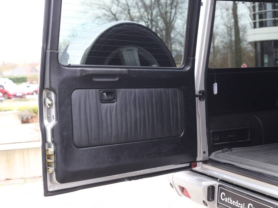 Image 19/64 of Mercedes-Benz G 400 CDI (LWB) (2004)