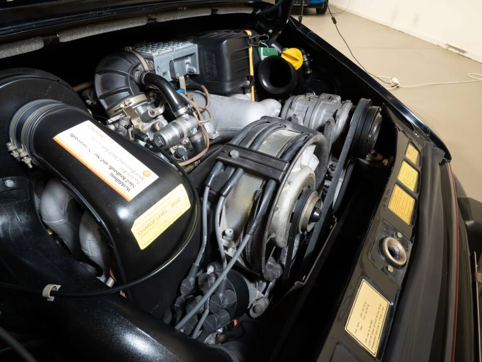 Image 19/38 of Porsche 911 Carrera 3.2 (1986)