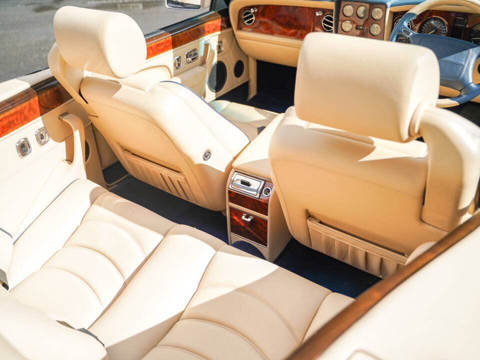 Bild 44/50 von Bentley Azure (2001)