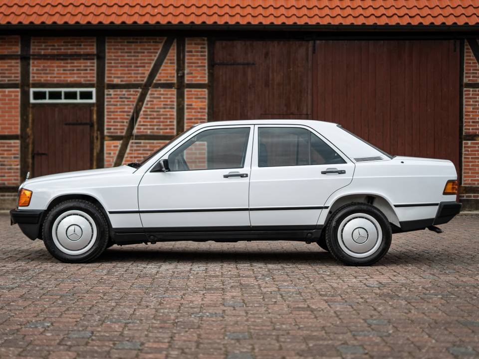 Imagen 11/49 de Mercedes-Benz 190 D 2.5 (1986)