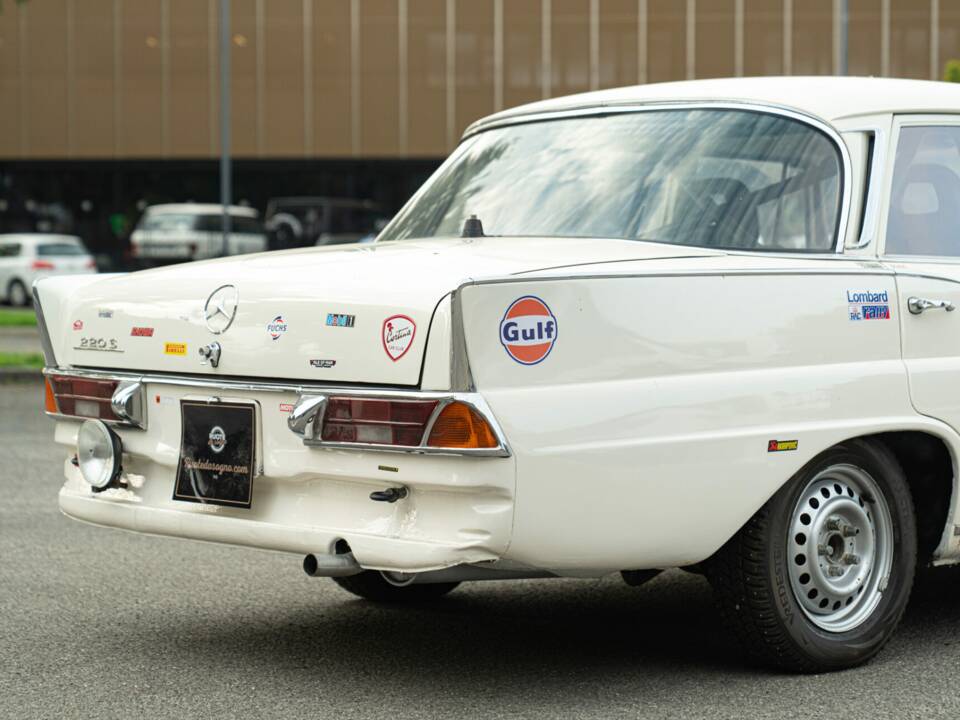 Imagen 15/50 de Mercedes-Benz 220 S (1967)