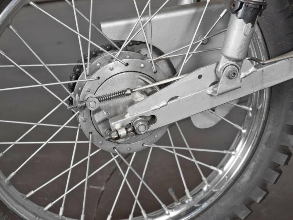 Image 10/15 of Aprilia DUMMY (1976)