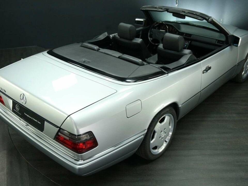 Immagine 6/30 di Mercedes-Benz E 320 &quot;Final Edition&quot; (1997)