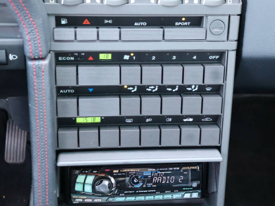 Imagen 25/50 de Alfa Romeo 164 3.0 V6 Quadrifoglio (1991)