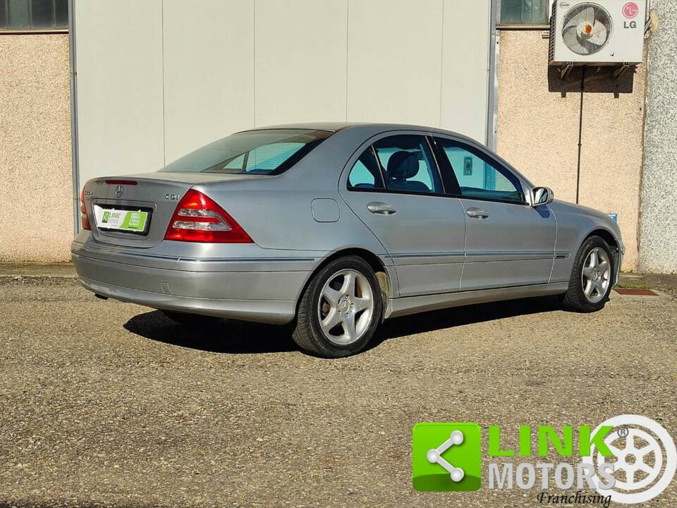 Image 7/10 of Mercedes-Benz C 220 CDI (2000)