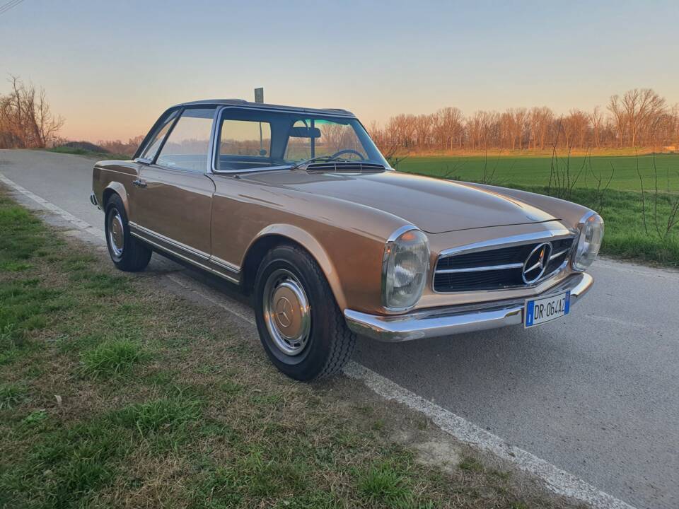 Afbeelding 6/16 van Mercedes-Benz 280 SL (1970)