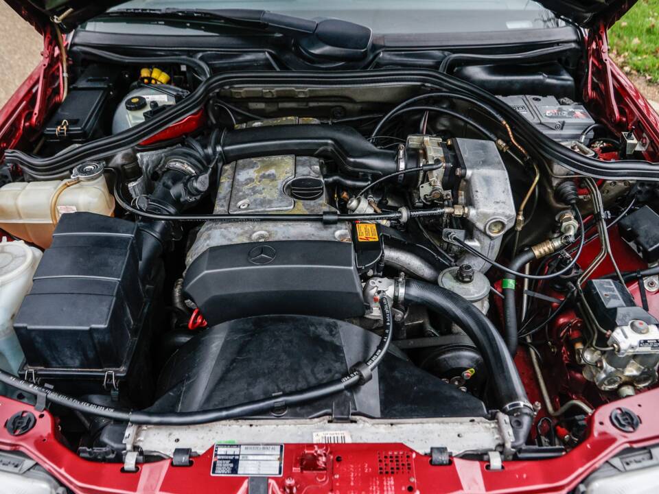 Immagine 5/47 di Mercedes-Benz E 220 (1995)