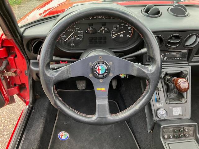 Image 6/8 of Alfa Romeo 1.6 Spider (1992)