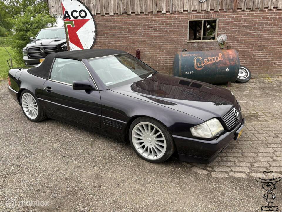 Image 2/40 of Mercedes-Benz 300 SL-24 (1990)