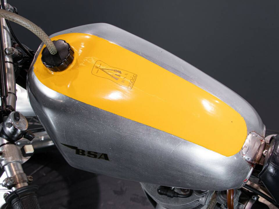 Bild 40/50 von BSA C 15 Scrambler (1963)