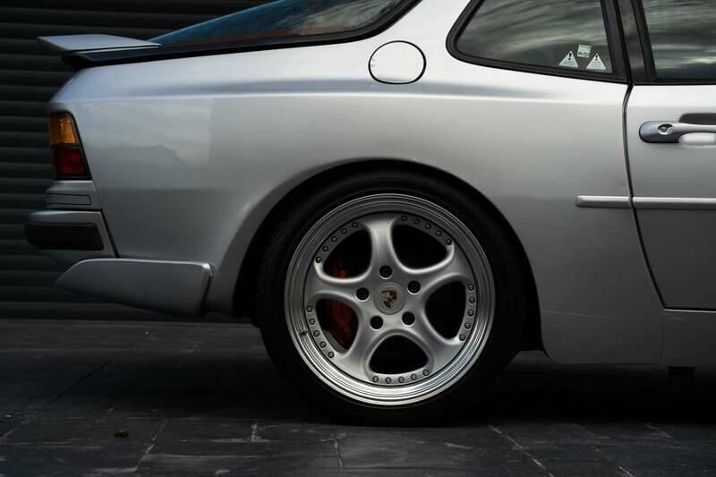 Immagine 29/50 di Porsche 944 Turbo (1990)