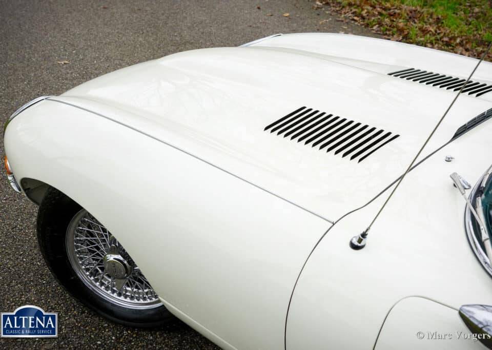 Image 18/45 of Jaguar Type E 4.2 (1966)