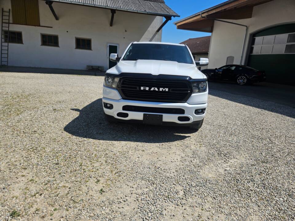 Image 25/62 of Dodge Ram 1500 (2020)