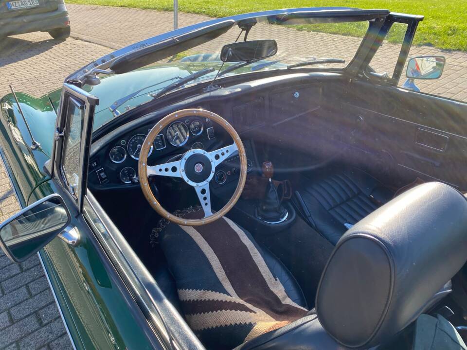 Image 14/17 of MG MGB (1979)