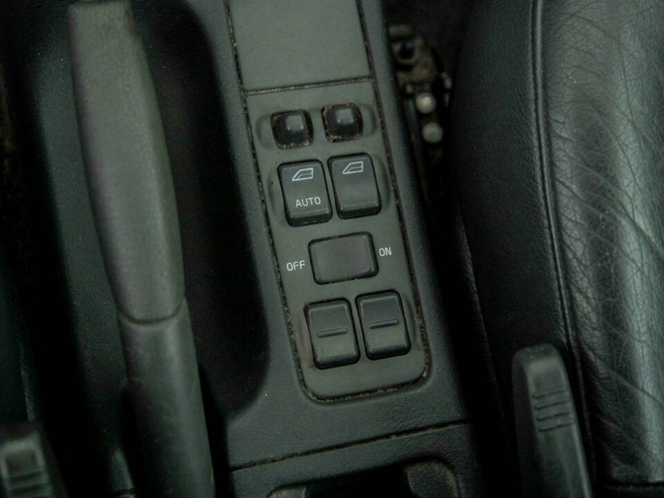 Image 21/29 of Volvo V40 2.0 16V (1999)