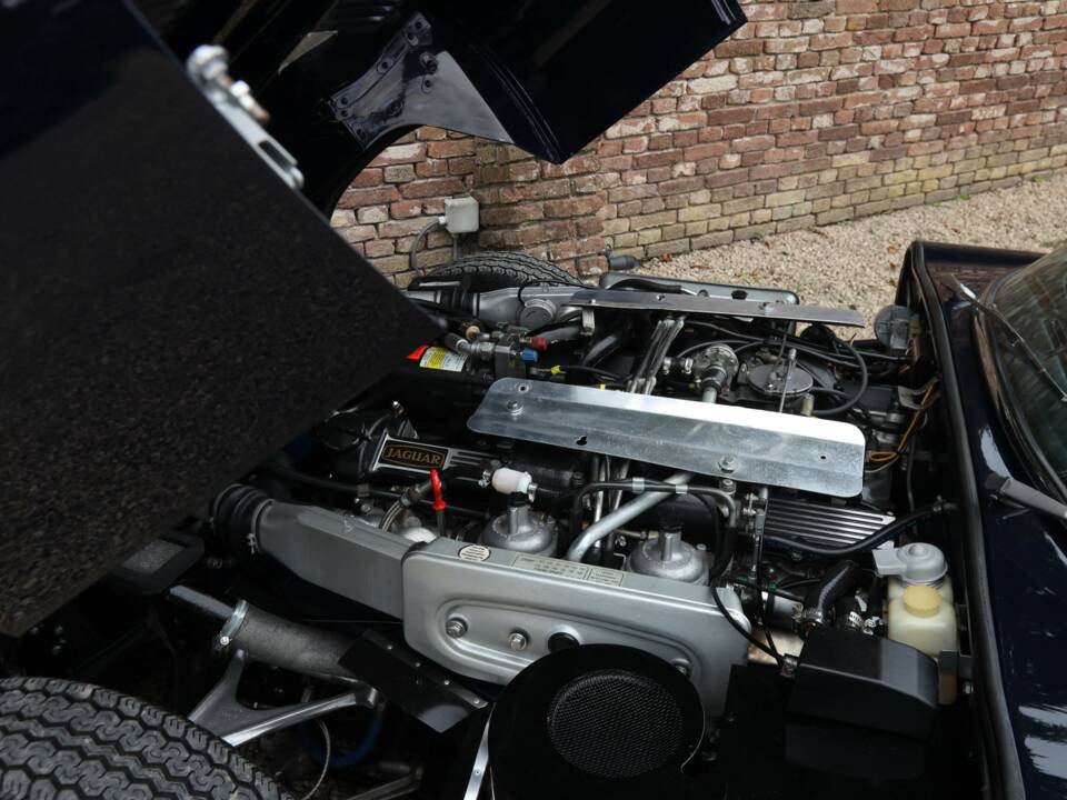 Bild 4/50 von Jaguar E-Type V12 (1973)