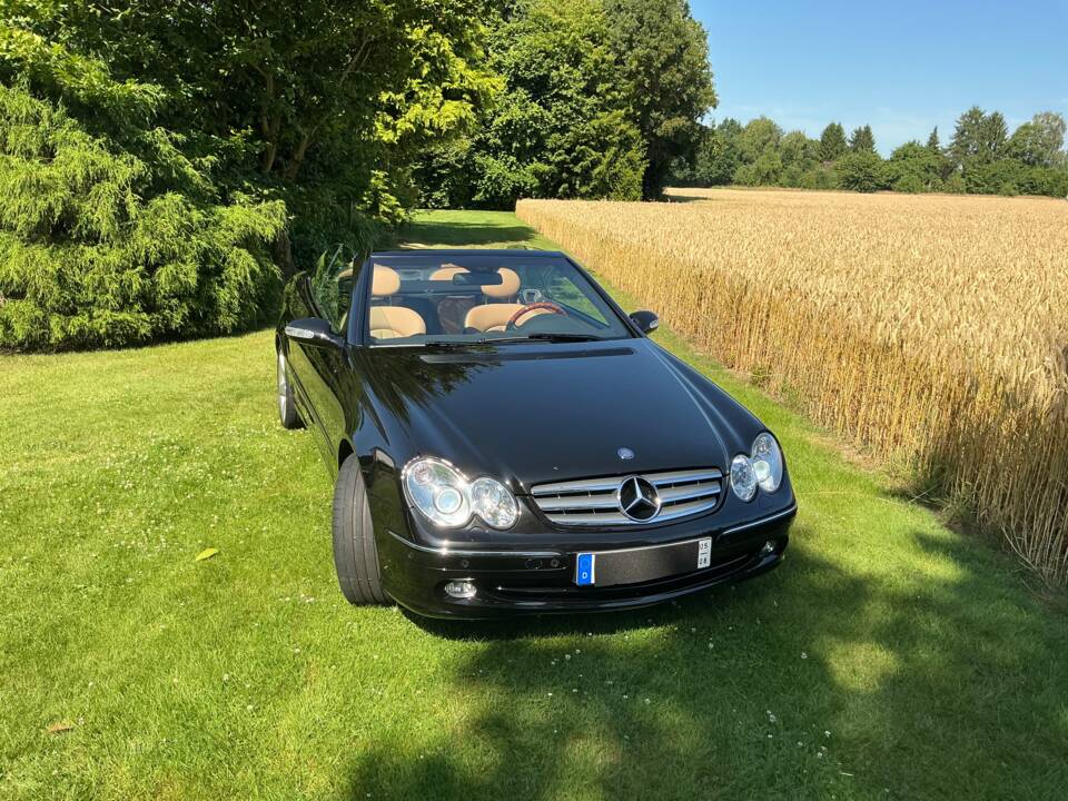 Image 1/46 of Mercedes-Benz CLK 320 (2003)