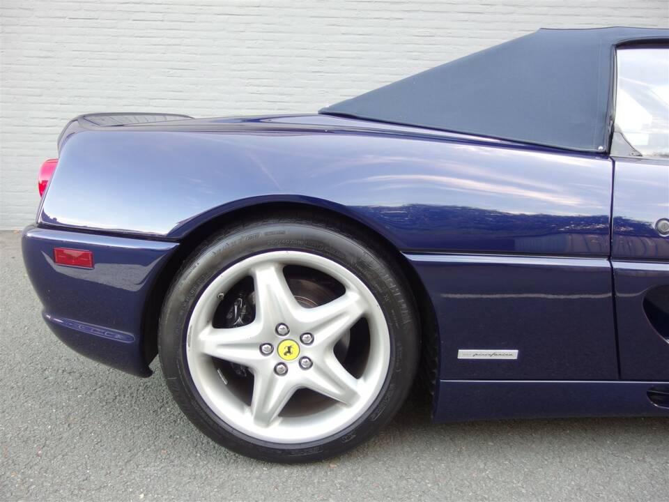 Afbeelding 13/100 van Ferrari F 355 Spider (1997)