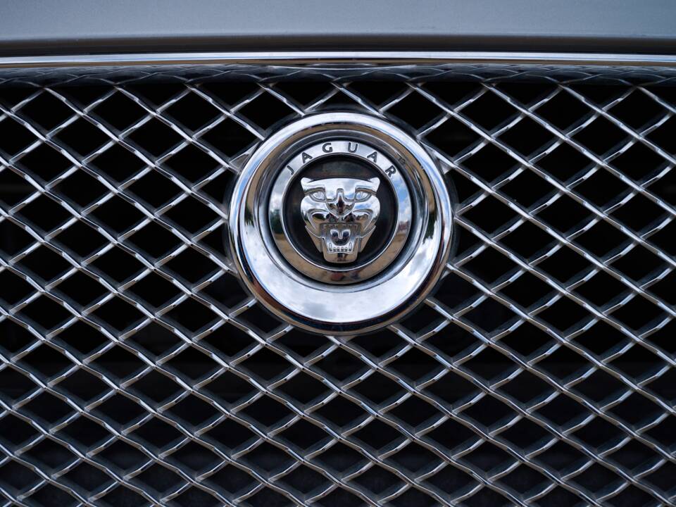 Bild 37/50 von Jaguar XJ 5.0 (2010)