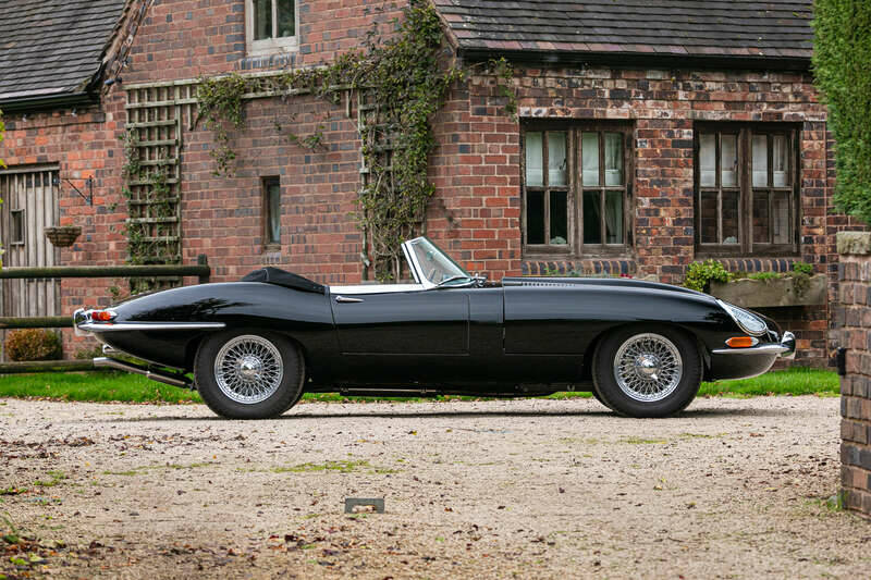 Image 5/50 de Jaguar E-Type (1967)