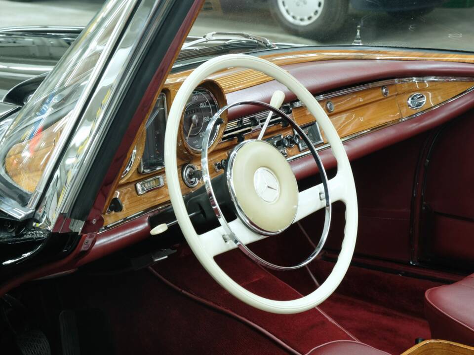 Image 25/50 of Mercedes-Benz 220 SE b (1963)