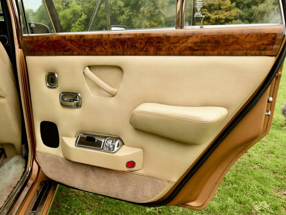 Bild 42/50 von Rolls-Royce Silver Shadow II (1979)