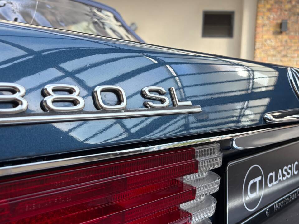 Image 19/88 of Mercedes-Benz 380 SL (1984)