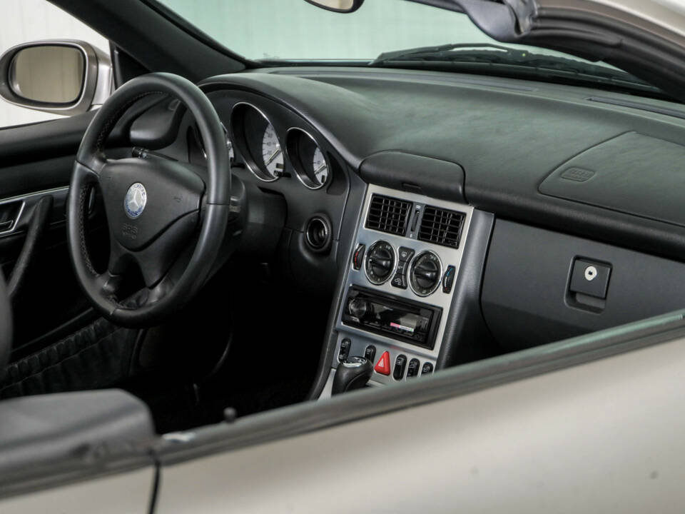 Image 32/50 of Mercedes-Benz SLK 200 Kompressor (2002)