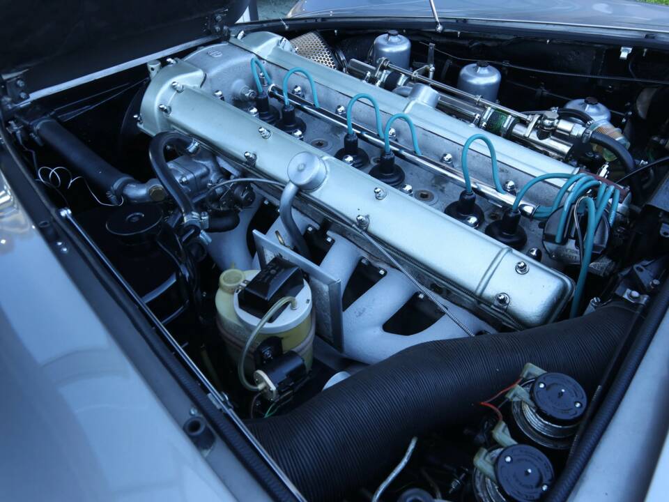 Bild 29/50 von Aston Martin DB 6 (1968)