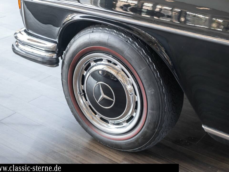 Image 11/15 of Mercedes-Benz 300 SEL 6.3 (1972)