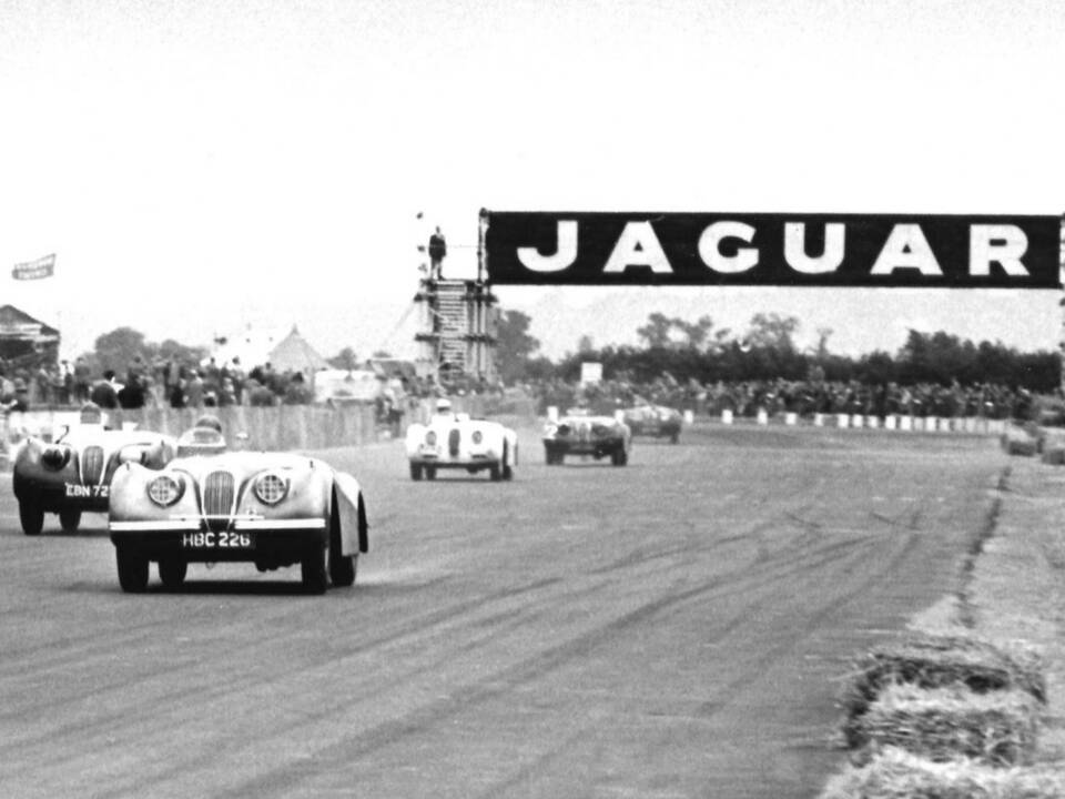 Image 12/50 of Jaguar XK 120 OTS (1950)