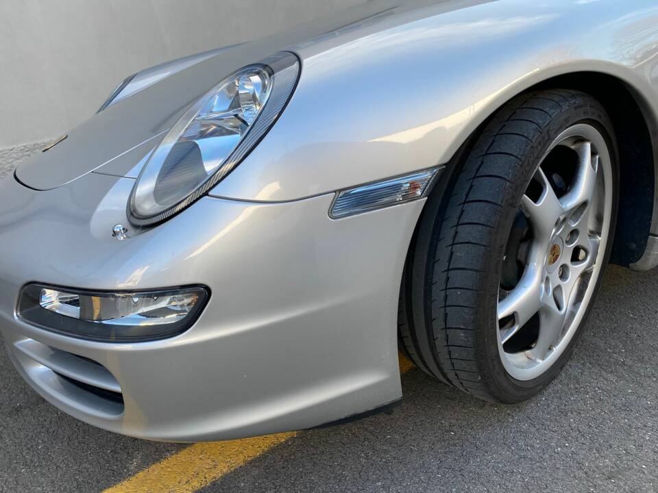 Image 8/10 of Porsche 911 Carrera (2005)