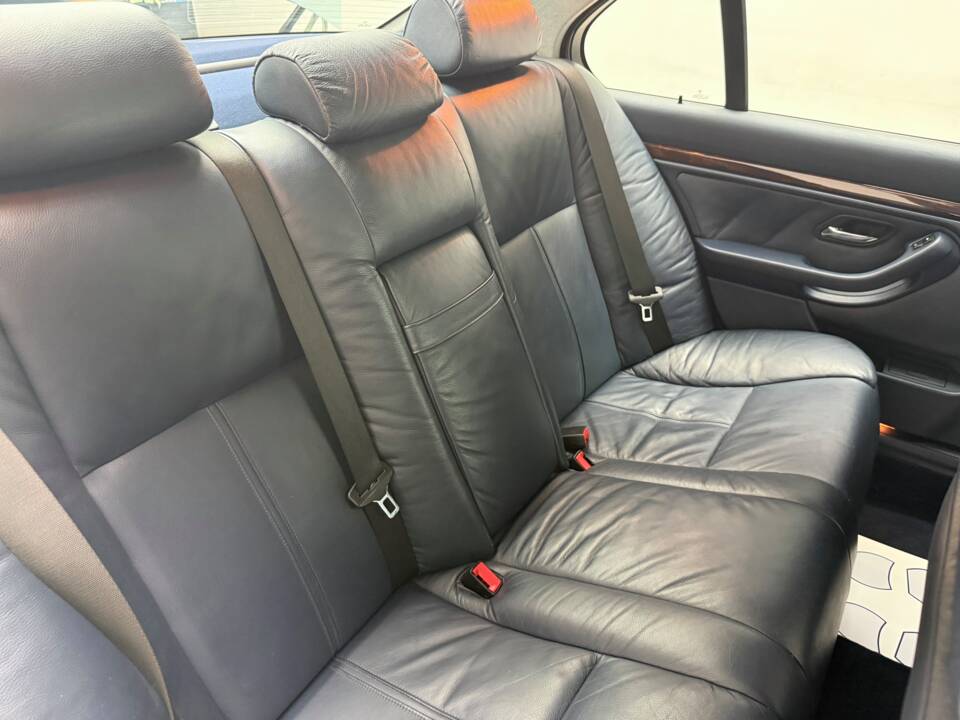 Bild 16/25 von BMW 540i (1998)