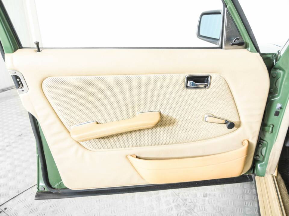 Afbeelding 32/50 van Mercedes-Benz 300 D (1978)