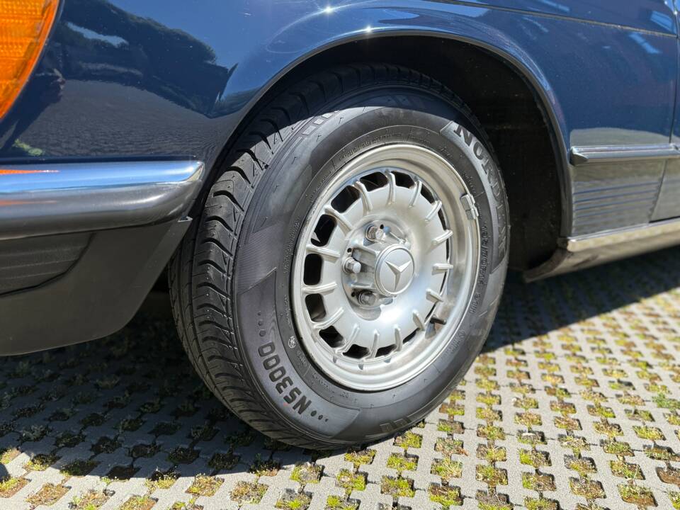 Image 15/38 de Mercedes-Benz 280 SL (1982)