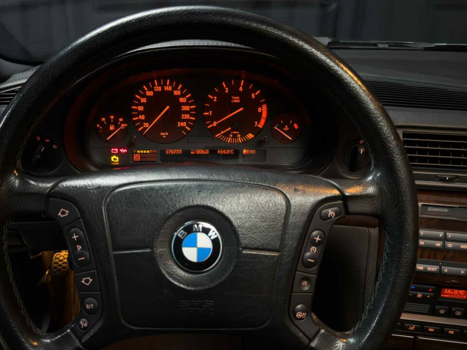 Image 22/41 of BMW 750i (2000)