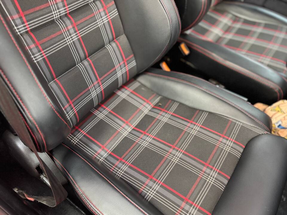 Bild 15/20 von Volkswagen Golf II 1.8 (1989)