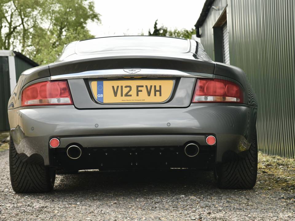 Image 9/15 of Aston Martin V12 Vanquish (2004)