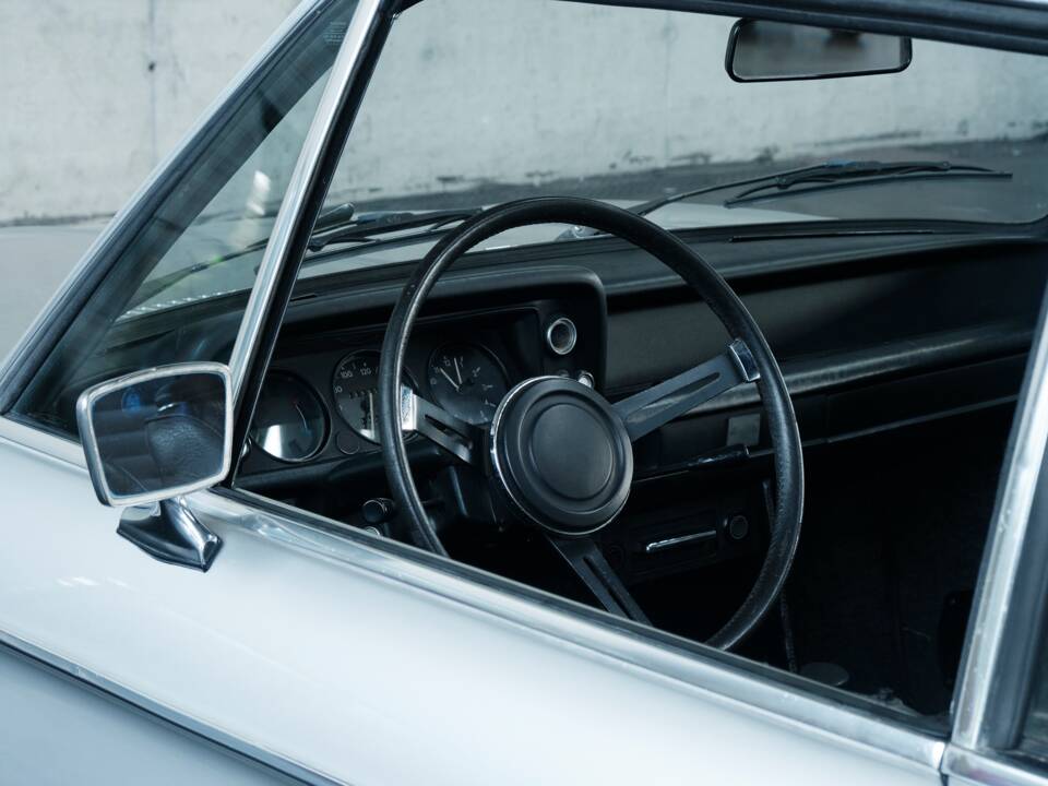 Bild 43/50 von BMW 2002 Baur (1972)