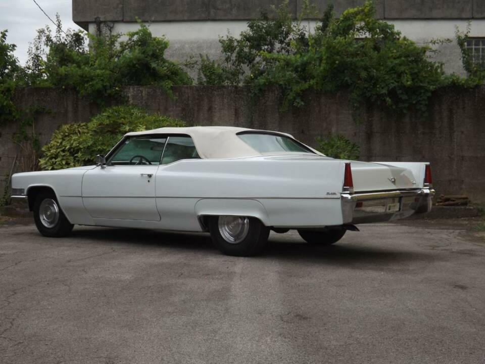 Immagine 6/50 di Cadillac DeVille Convertible (1969)